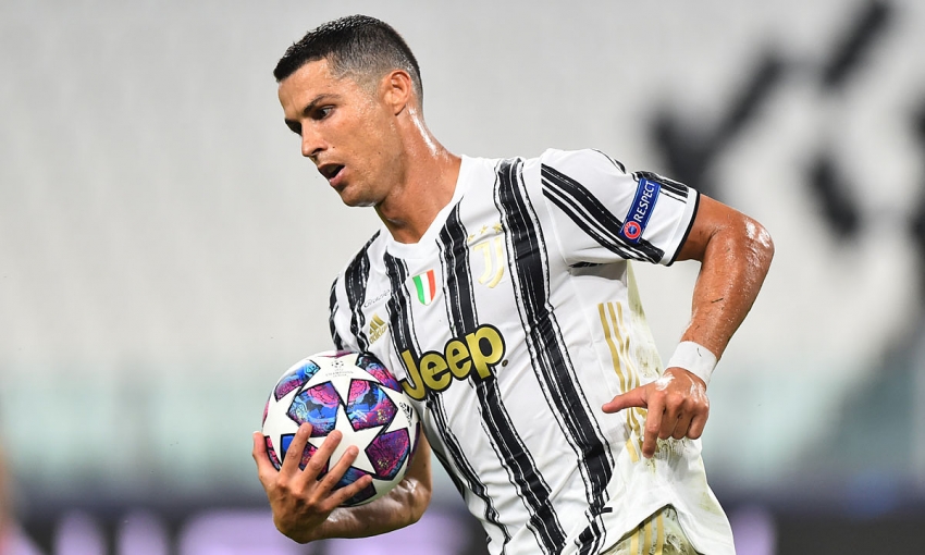 Juve tiếp tục bám đuổi top 4 với cú đúp của Ronaldo