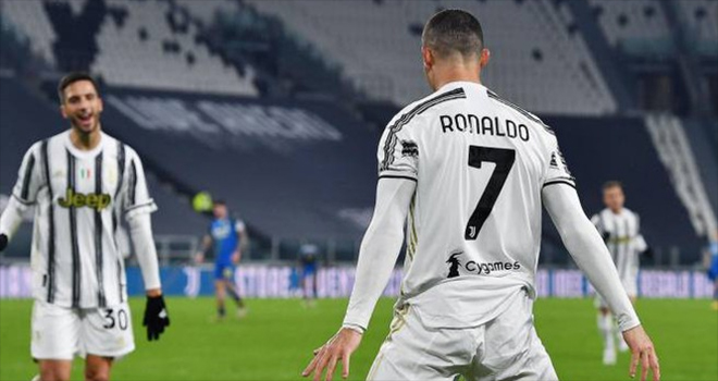 Juve tiếp tục bám đuổi top 4 với cú đúp của Ronaldo