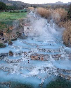 thác nước nóng màu ngọc xanh lam