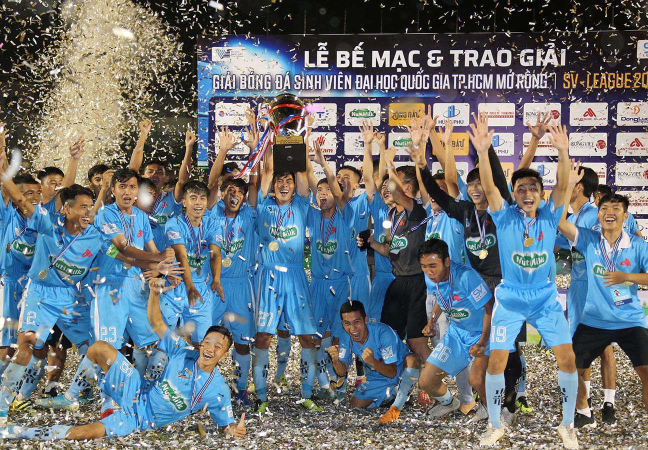 Nutimilk trao thưởng 300 triệu đồng cho ĐH Cần Thơ vô địch SV-League